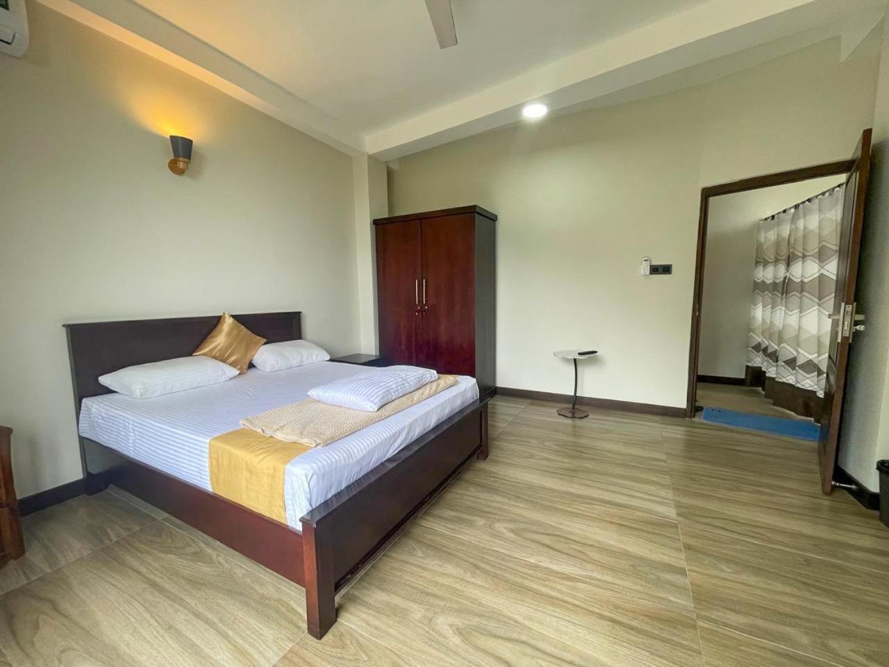 Lush Breeze Hotel แคนดี้ ภายนอก รูปภาพ