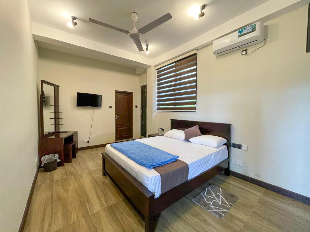 Lush Breeze Hotel แคนดี้ ภายนอก รูปภาพ