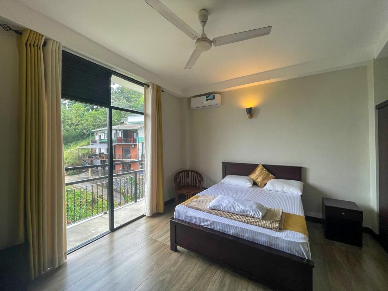 Lush Breeze Hotel แคนดี้ ภายนอก รูปภาพ