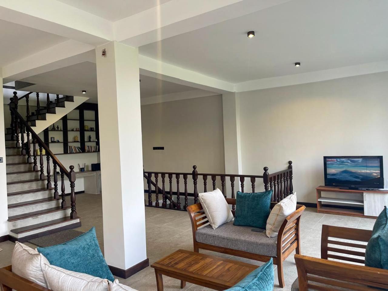 Lush Breeze Hotel แคนดี้ ภายนอก รูปภาพ