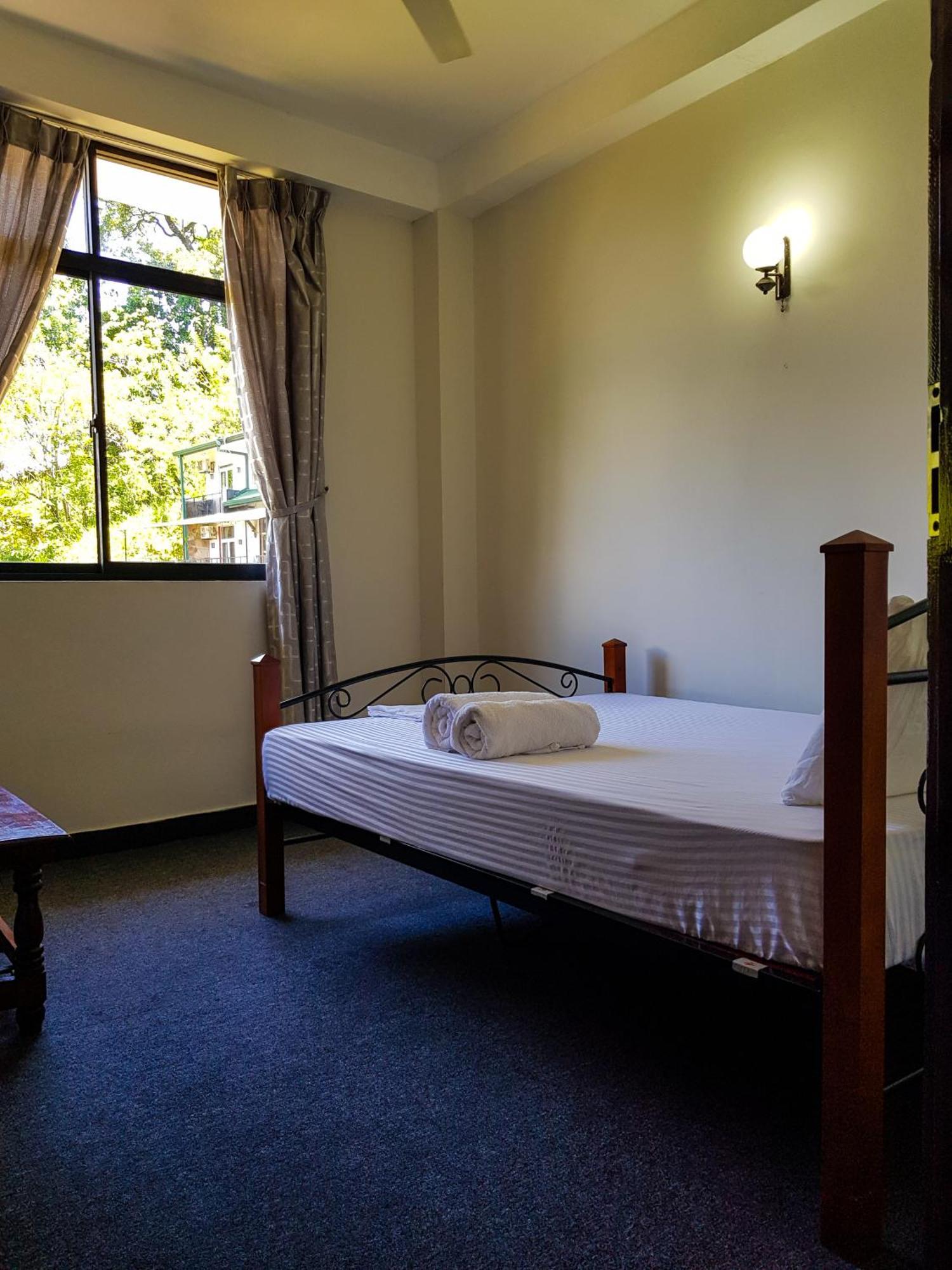 Lush Breeze Hotel แคนดี้ ภายนอก รูปภาพ
