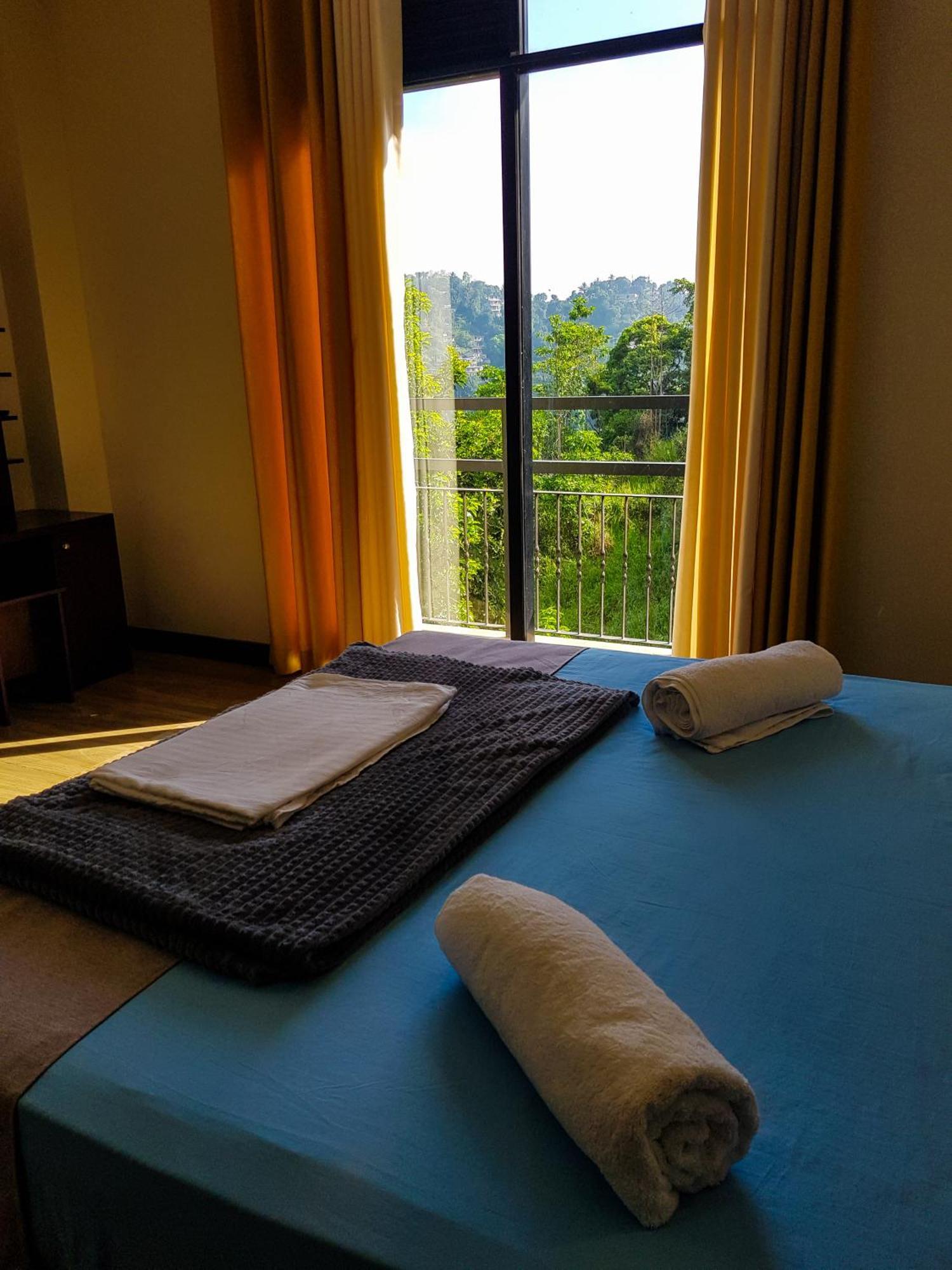 Lush Breeze Hotel แคนดี้ ภายนอก รูปภาพ